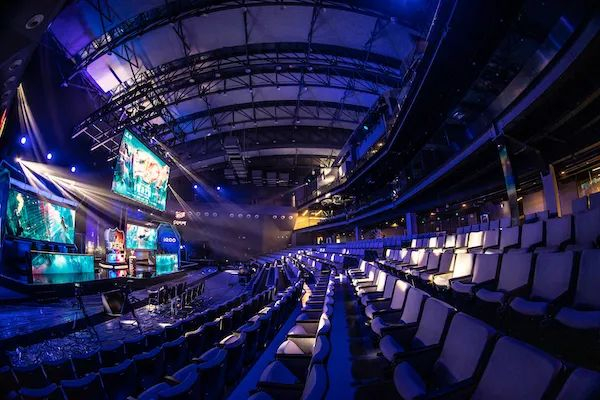 身于体育运 身于体育运